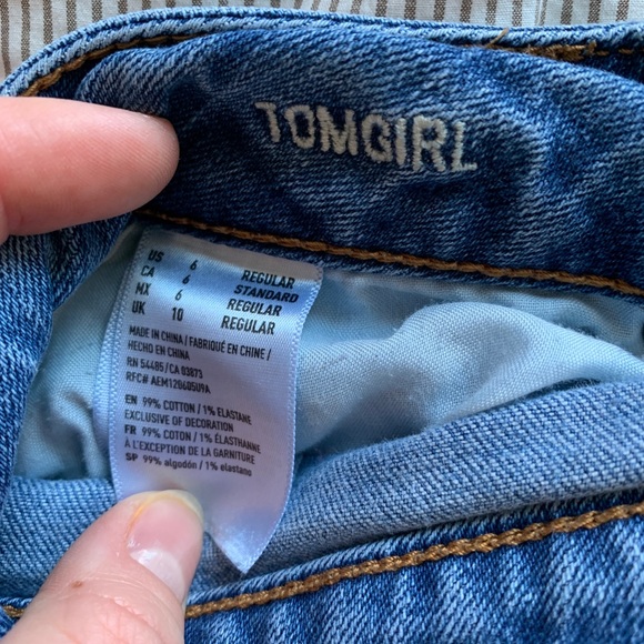 Ripped American Eagle Jeans - Picture 2 of 3